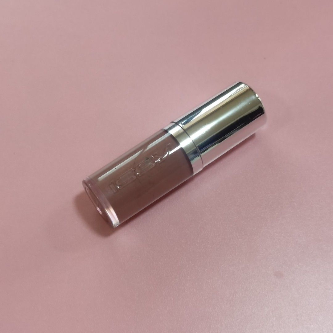 Issy Hydragloss Lip Gloss (Cowgirl) (Category: Makeup) located in Batangas. Submitted by forkeepsxo_ (Listing ID 1452345233, Image 1). Description: •shade COWGIRL •used once, not my type of finish •mlbb shade, best for fair skinned girlies • will give freebies to sure buyers rfs decluttering, need funds MOD via J&T courier MOP via Gcash .
