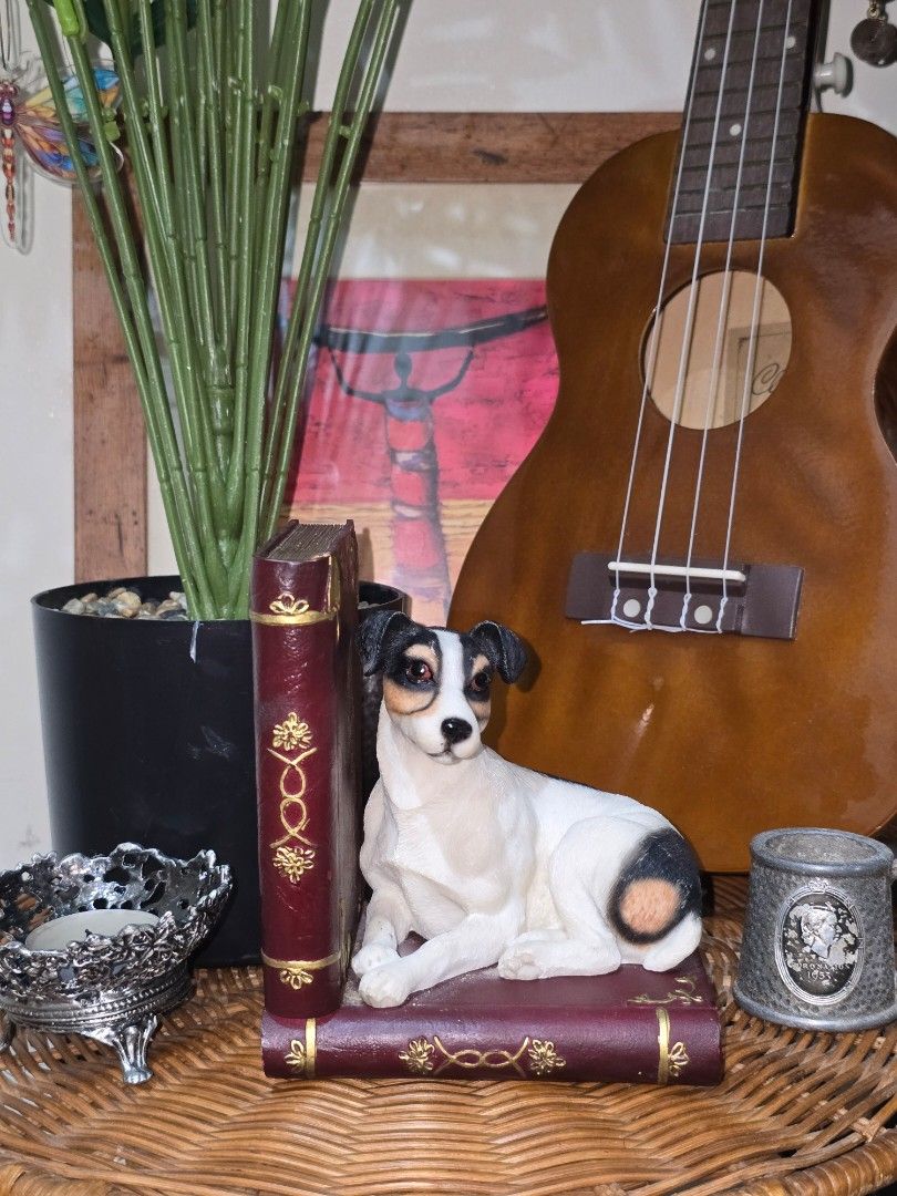 Jack Russel Bookend from The Leonardo Collection (Category: Vintage Collectibles) located in Taguig. Submitted by themessynook (Listing ID 1452468516, Image 2). Description: In perfect condition. Very sturdy. Very detailed. Just needs a little help getting the dust off of the little corners..