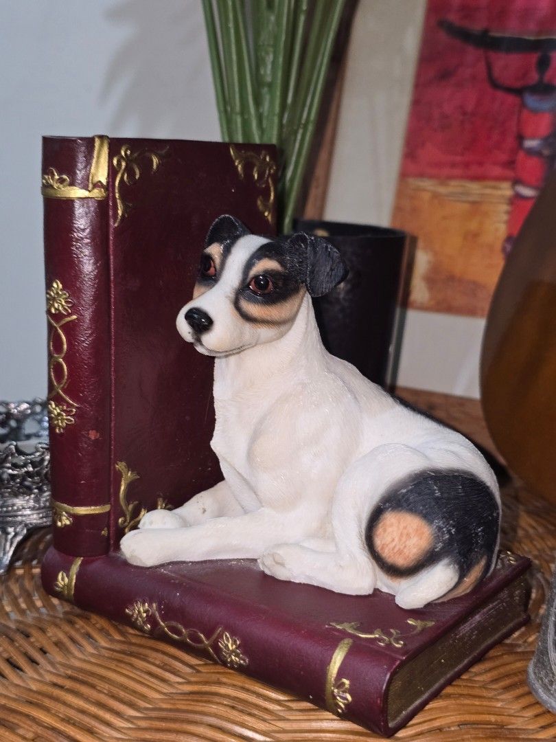 Jack Russel Bookend from The Leonardo Collection (Category: Vintage Collectibles) located in Taguig. Submitted by themessynook (Listing ID 1452468516, Image 3). Description: In perfect condition. Very sturdy. Very detailed. Just needs a little help getting the dust off of the little corners..