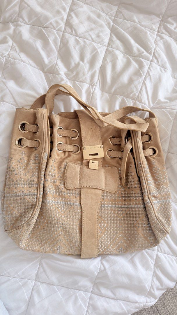 Jimmy choo (Category: Luxury Bags & Wallets) located in Manila. Submitted by deemfp (Listing ID 1452349540, Image 1). Description: .