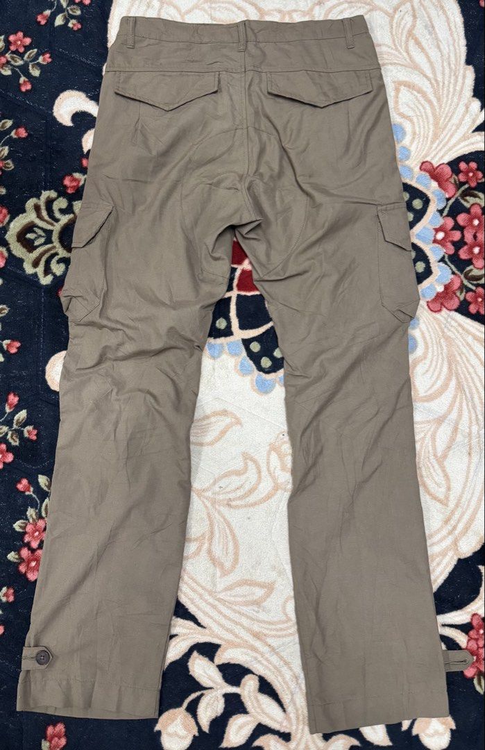 JUN MEN SIX POCKET (Category: Chinos) located in Kota Bharu. Submitted by luckyrooo (Listing ID 1452495607, Image 2). Description: Like new item Waist 33 Length 41.