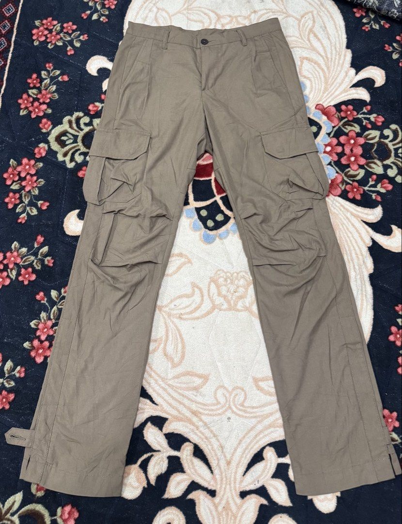 JUN MEN SIX POCKET (Category: Chinos) located in Kota Bharu. Submitted by luckyrooo (Listing ID 1452495607, Image 1). Description: Like new item Waist 33 Length 41.