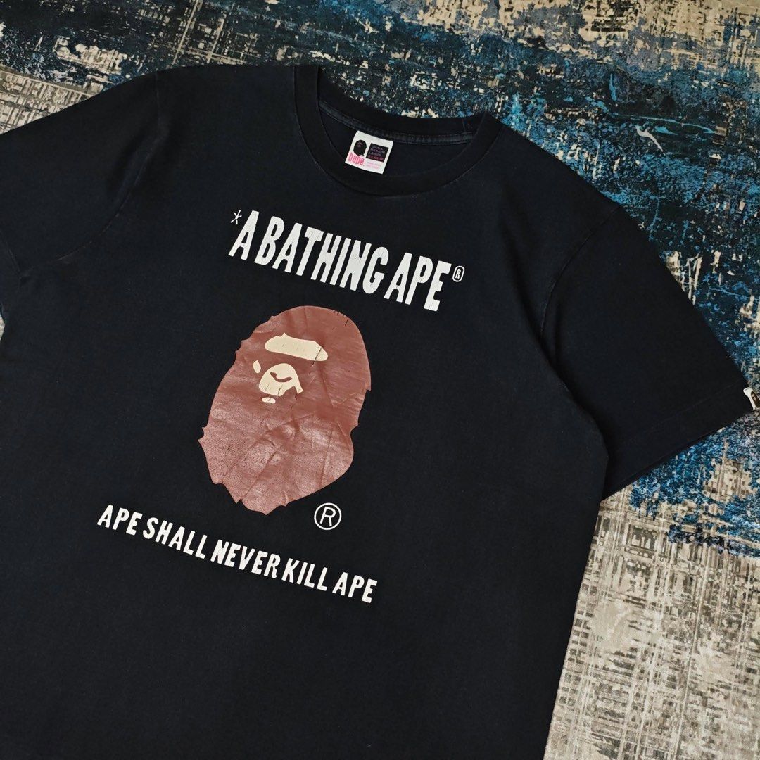 KAOS BAPE A BATHING APE VINTAGE (Kategori: Atasan) berada di Jambi. Dikirim oleh yoro_zuyaa (ID iklan 1452390998, Gambar 1). Deskripsi: SIZE XL 75.60 cm ORIGINAL MADE IN JAPAN SINGLE 2 BAHAN BERAT.