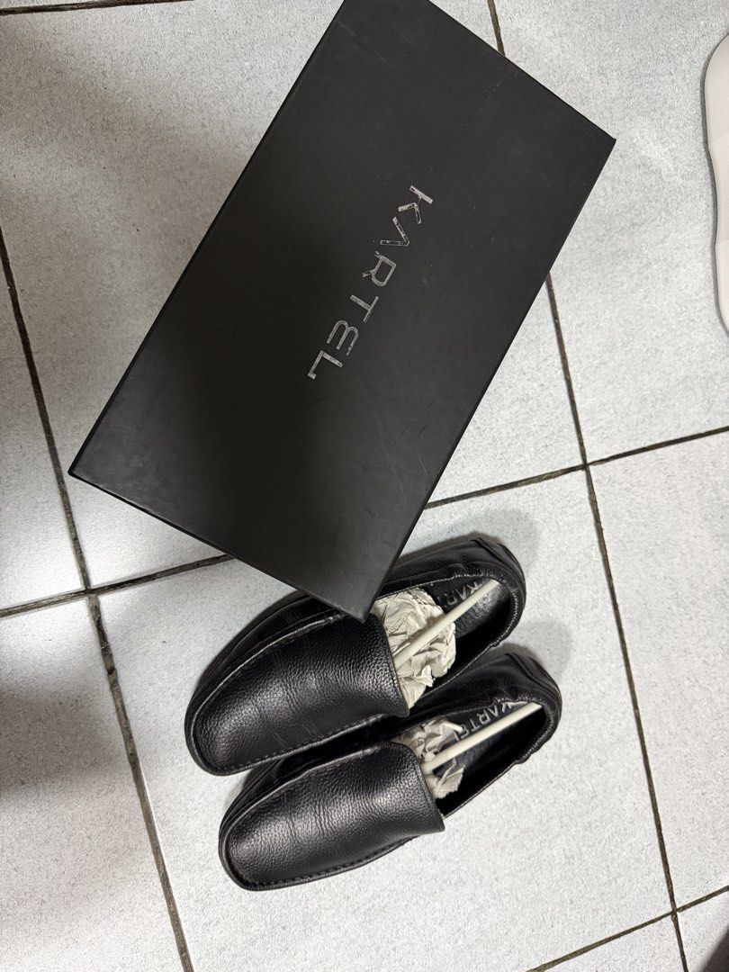 Kartel Jerome Black Leather Loafers Size 39 (Category: Casual Shoes) located in Guiguinto. Submitted by ebh19 (Listing ID 1452443353, Image 2). Description: - Brand: Kartel - Style Name: Jerome - Size: 39 - Material: Black Leather - Design: Classic Slip-on - Condition: Comes with original box - Occasion: Ideal for casual or smart casual wear.