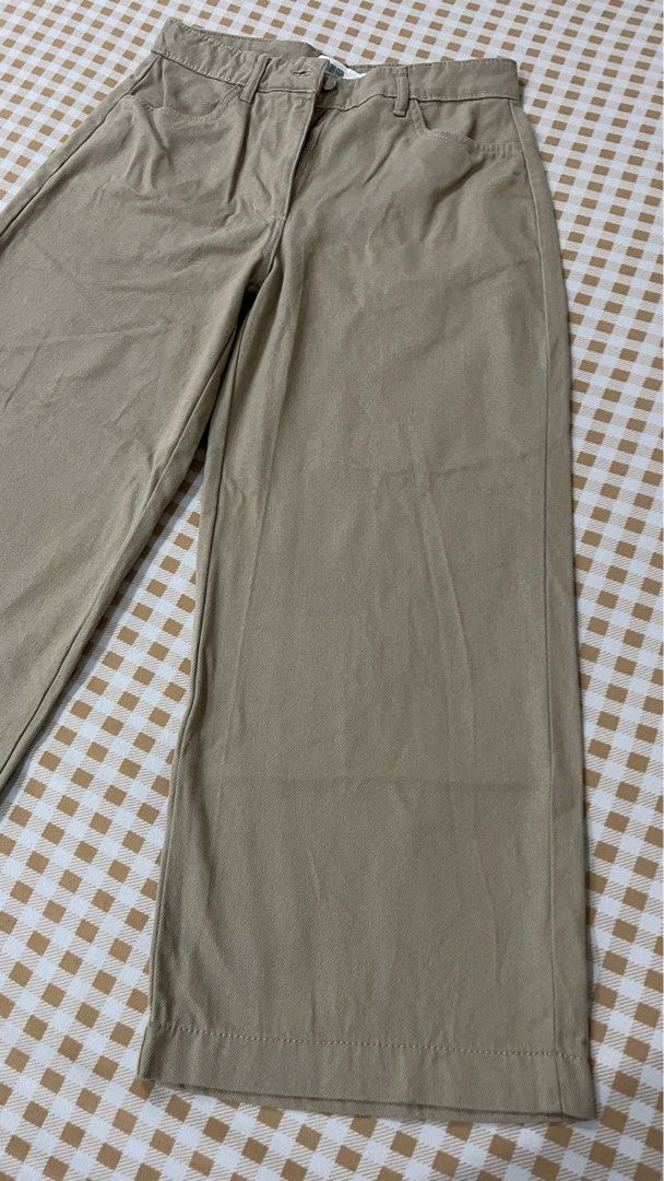 Khaki Wide Leg Pants (Category: Other Bottoms) located in Angat. Submitted by eltiff (Listing ID 1452426956, Image 3). Description: - Khaki wide leg pants - Style: Bitin pants (36-37 length) - Fits up to waist size 29 - Lightweight denim.