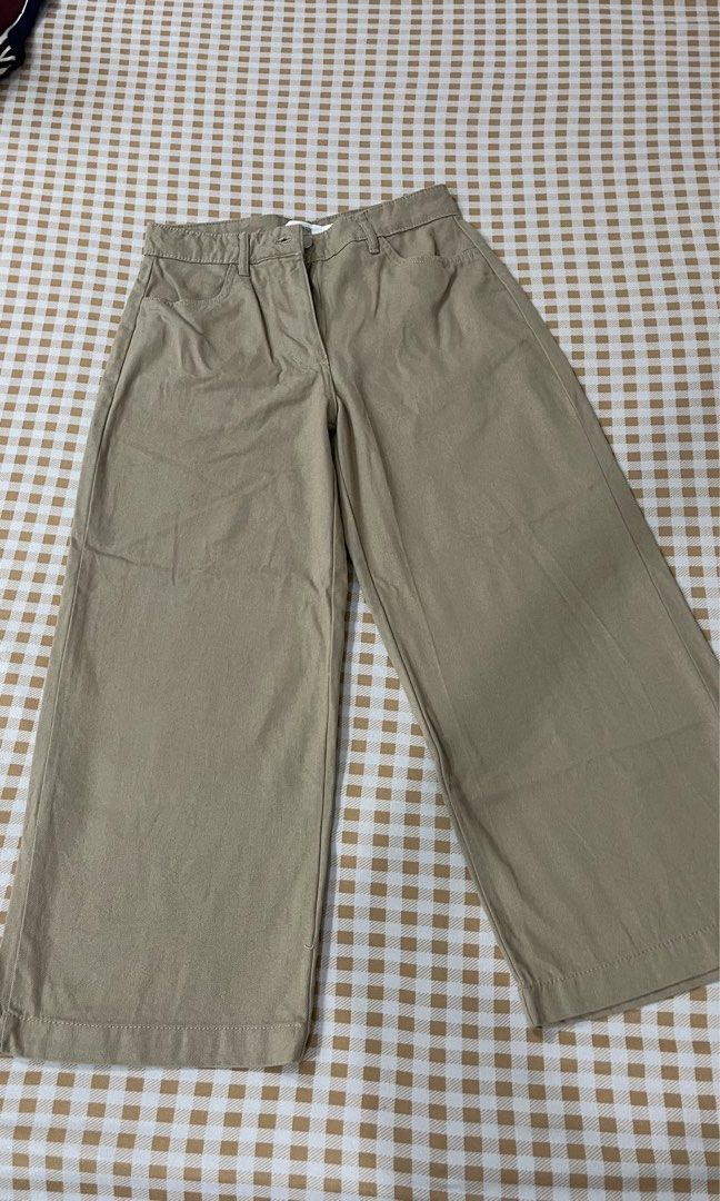 Khaki Wide Leg Pants (Category: Other Bottoms) located in Angat. Submitted by eltiff (Listing ID 1452426956, Image 1). Description: - Khaki wide leg pants - Style: Bitin pants (36-37 length) - Fits up to waist size 29 - Lightweight denim.
