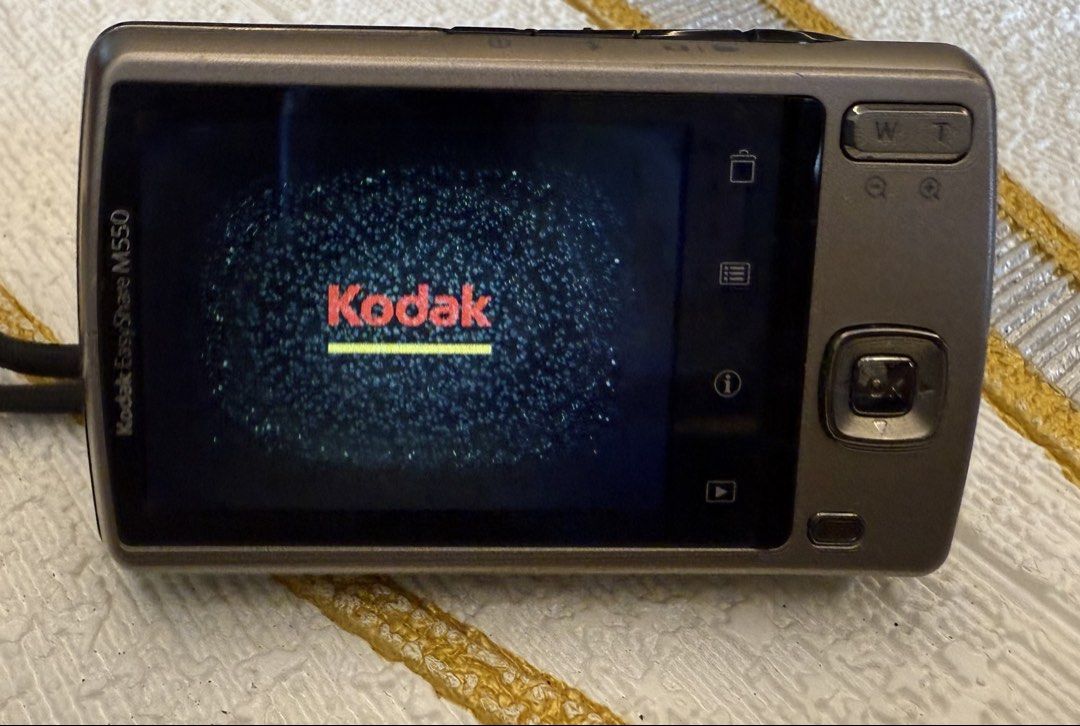 Kodak M550 (Category: Cameras) located in Kuala Lumpur. Submitted by d-kittyboy (Listing ID 1452385009, Image 1). Description: Vintage screen SD card and battery included Working perfectly.