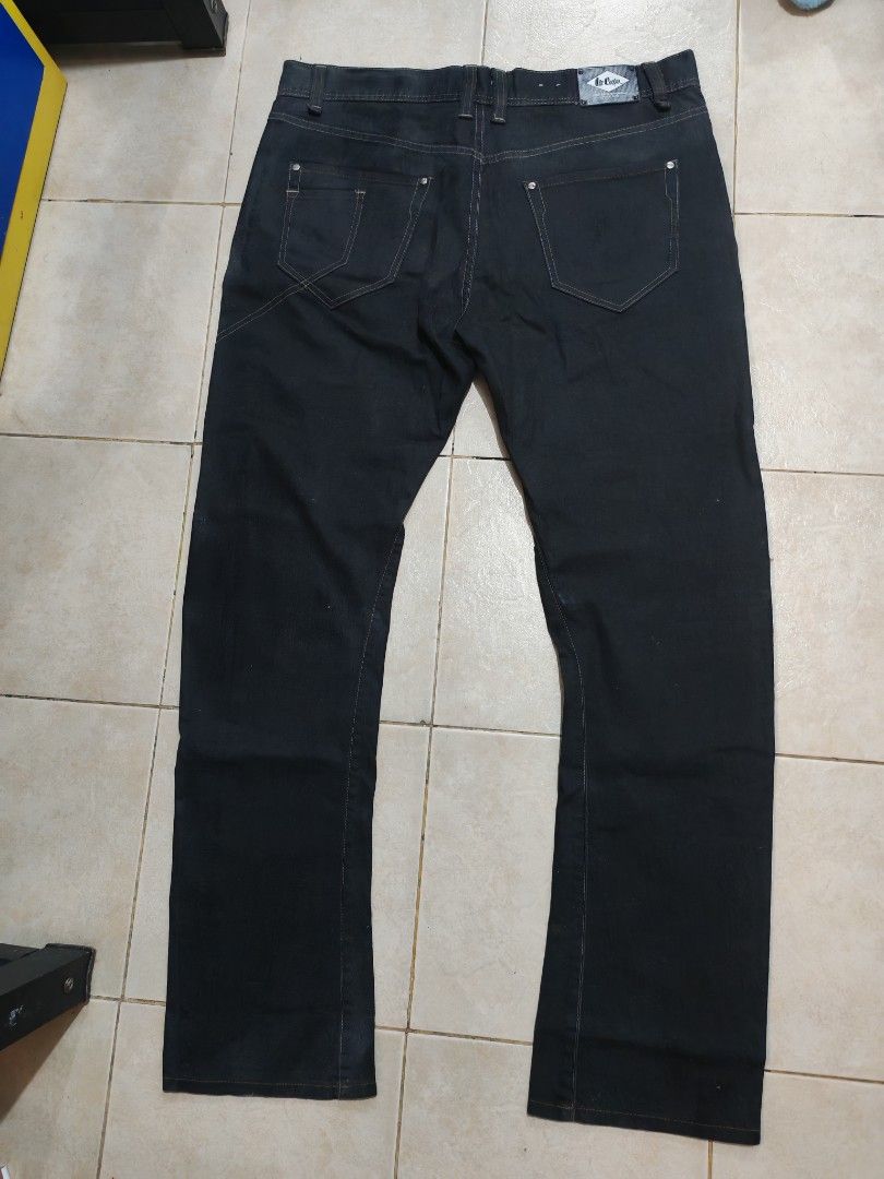 Lee Cooper (Category: Jeans) located in Quezon City. Submitted by philjamesd0323 (Listing ID 1452336407, Image 2). Description: loc batasan qc.