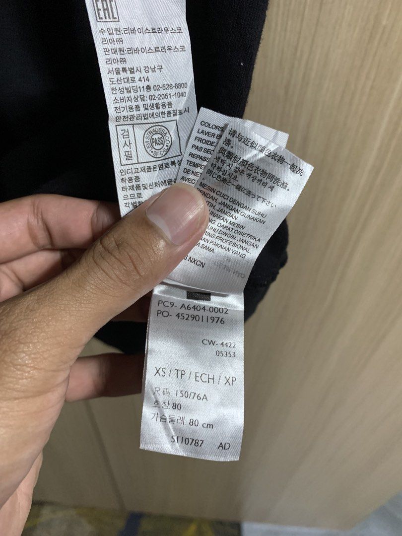 Levi’s (Category: Shirts) located in Davao. Submitted by triftnitroy (Listing ID 1452479850, Image 3). Description: Levi’s 👩🏻‍🦰 Dimes: 16x23.5 XS on tag Color rate: 9.7/10 Condition: Very Good .