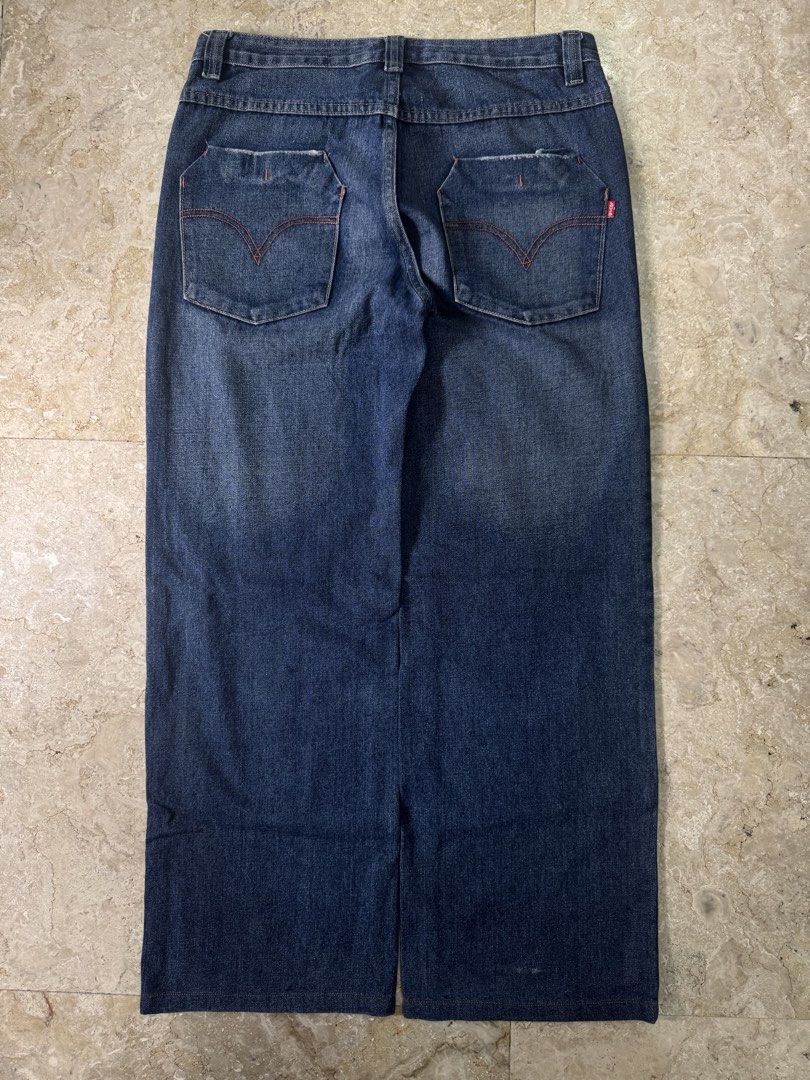 Levi's Engineered Jeans Dark Wash Denim (Category: Jeans) located in Manila. Submitted by ndrwbrj31084 (Listing ID 1452358038, Image 2). Description: Levi’s Denim Blue Good-Excellent Condition no issue Waist: 35 Length:42.5 Hem: 10.5 Thigh: 12 - Dark wash Levi's Engineered Jeans - Straight leg fit - Classic five-pocket styling - Button fly closure - Made from durable denim - Ideal for everyday wear.