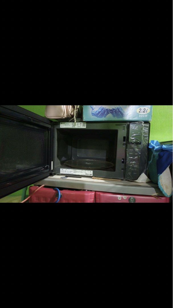 LG Microwave Oven MS2595DIS (Category: Ovens & Toasters) located in Manila. Submitted by fiercefleur (Listing ID 1452470084, Image 2). Description: - LG Microwave Oven MS2595DIS - 2.2L Capacity - 2000W Power - Auto Cook & Reheat - Popular Menu Options - Soften & Melt Functions - Proof & Keep Warm Features - Inverter Defrost - Manual Cook Option - Ideal for Everyday Use.