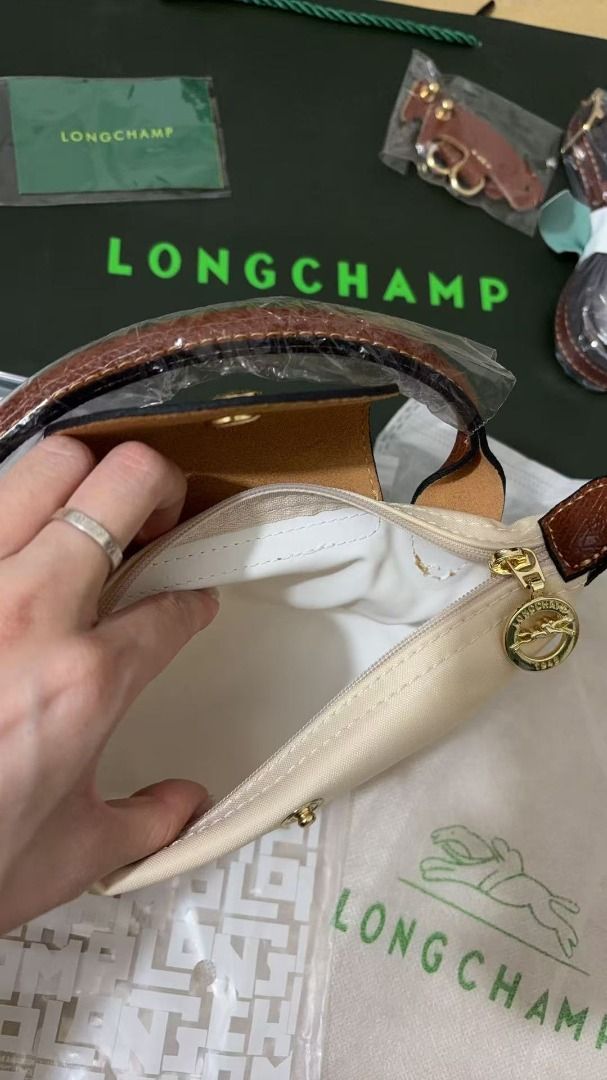 longchamp 手提 斜孭袋 背囊 全新 （分類：手袋及銀包）位於 Hong Kong。 由 cavaxul15232801 提交（商品編號 1452374103，圖片 3）。簡介： 。