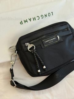 (Category: ) located in . Submitted by fashion.luxe (Listing ID 1452488442, Image 1). Description: .