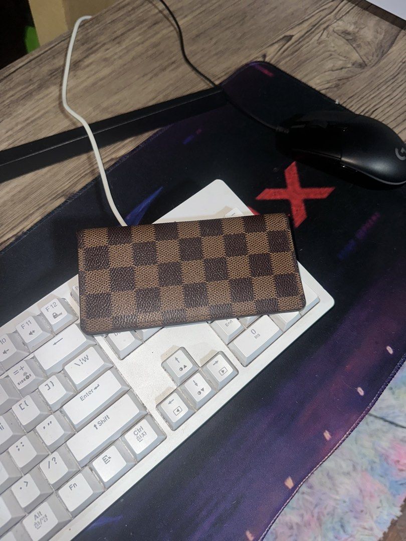 Louis Vuitton Card Holder (Category: Luxury Bags & Wallets) located in Las Pinas. Submitted by archimedes.joaquin (Listing ID 1452428767, Image 3). Description: excellent condition no issue - No tags CARD HOLDER.
