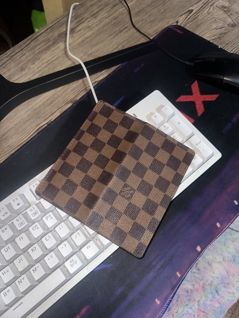 Louis Vuitton Card Holder (Category: Luxury Bags & Wallets) located in Las Pinas. Submitted by archimedes.joaquin (Listing ID 1452428767, Image 2). Description: excellent condition no issue - No tags CARD HOLDER.