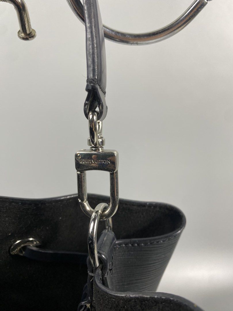 Louis Vuitton Epi (Category: Luxury Bags & Wallets) located in Cabanatuan. Submitted by luwer (Listing ID 1452427286, Image 3). Description: Louis Vuitton Epi good condition check all details.