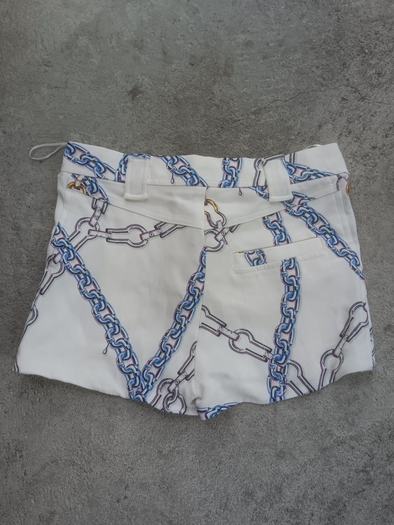 Louis Vuitton White Silk Chain Print Shorts (Category: Shorts) located in Tarlac. Submitted by khrizson16 (Listing ID 1452370046, Image 2). Description: - Authentic Louis Vuitton White Silk Chain Print - Stylish white shorts with a unique blue and gold chain print. - Convenient zip front closure with an adjustable drawstring tie. - Features authentic Louis Vuitton branding on the waistband. - Crafted in Italy for premium quality. - Size: 30.