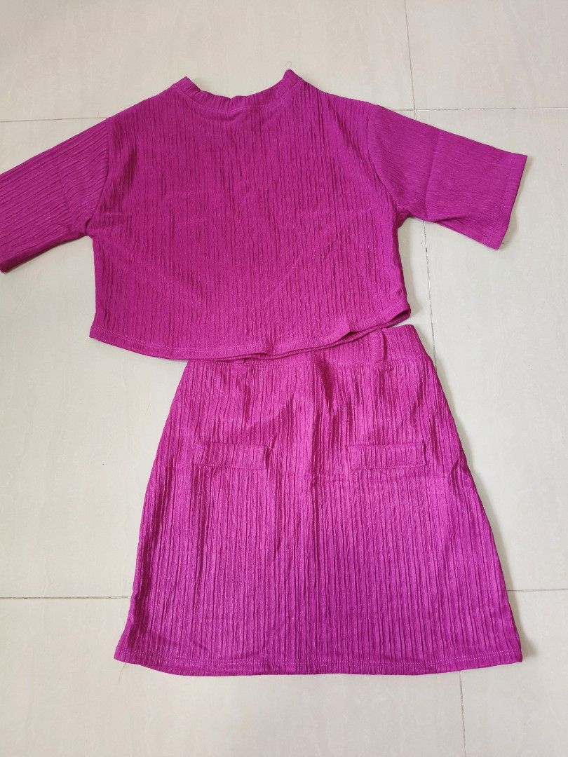 Magenta Coordinates Crop Top and Skirt Set (Category: Sets or Coordinates) located in Paranaque City. Submitted by thecraftedstrand (Listing ID 1452485974, Image 2). Description: ✅ Used once ✅ Snuggles your hip area really well. Flattering when worn ✅ Fits S - M - Cute pink textured set - Includes mock neck crop top with short sleeves - Matching A-line skirt with two front pockets - Versatile for casual day or night out - Comfortable and stylish 