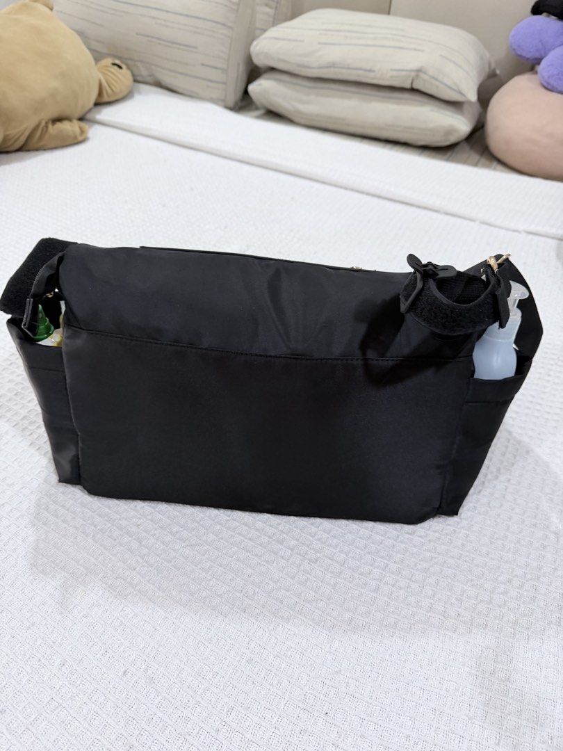 Mambo Diaper Bag (Category: Diaper Bags & Wetbags) located in Manila. Submitted by prelovedbymycam (Listing ID 1452430048, Image 2). Description: Once ko lang po nagamit kasi too small for me as i have two kids.