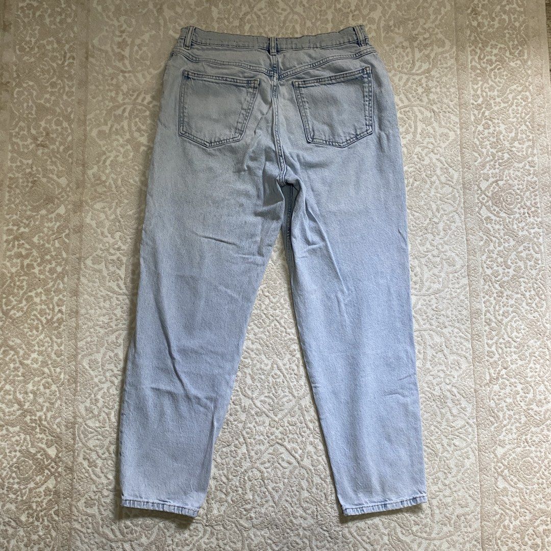 Mango light blue mom jeans (Category: Jeans) located in Mandaluyong City. Submitted by tinytrinket (Listing ID 1452324639, Image 3). Description: mango size 42 .