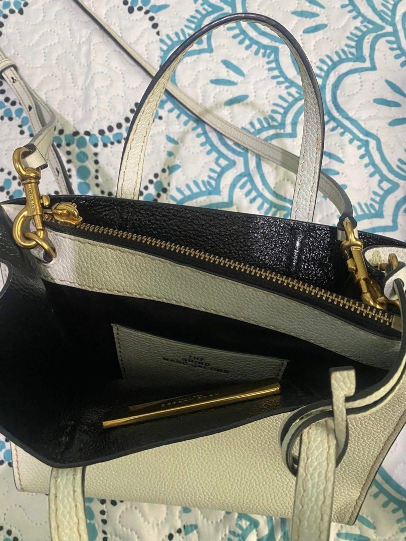 Marc Jacobs Leather Tote Bag (Category: Luxury Bags & Wallets) located in Bulacan. Submitted by paujps2012 (Listing ID 1452336891, Image 2). Description: - Authentic Marc Jacobs White Leather Tote Bag - Versatile: Top handles and detachable crossbody strap - Elegant Gold Hardware Details - Secure Interior Zip Pocket - Chic Front Lock Accent - Ample Space for Daily Essentials.