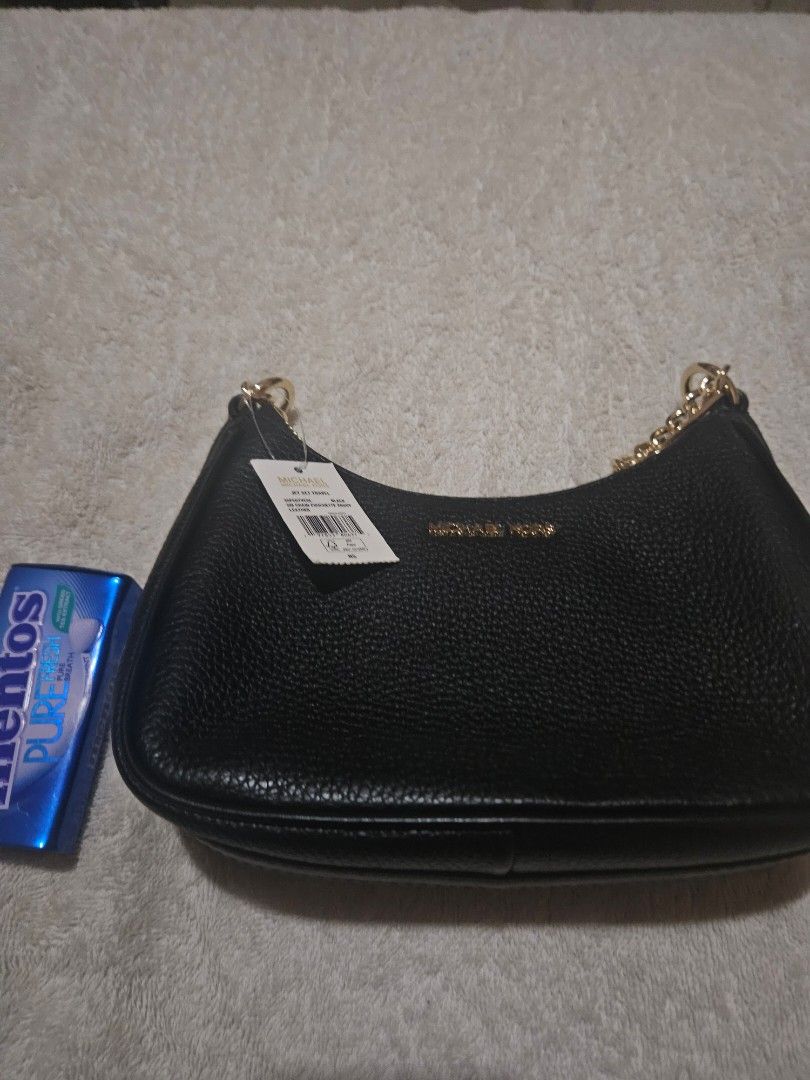 Michael Kors Black Leather Chain Shoulder Bag (Category: Luxury Bags & Wallets) located in Makati City. Submitted by diannecheryl (Listing ID 1452407880, Image 2). Description: - Brand: Michael Kors - Material: Black pebbled leather - Strap: Gold chain - Condition: New with original tags attached - Size: Small, ideal for essentials - Versatile: Perfect for nights out or everyday use.