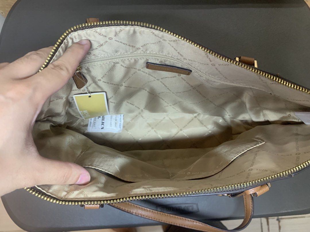 Michael Kors Charlotte Large Tote Bag (Category: Luxury Bags & Wallets) located in Manila. Submitted by blader_k (Listing ID 1452465844, Image 3). Description: Original Price (398 usd) =(24,508php) Selling Price (20,000php negotiable).