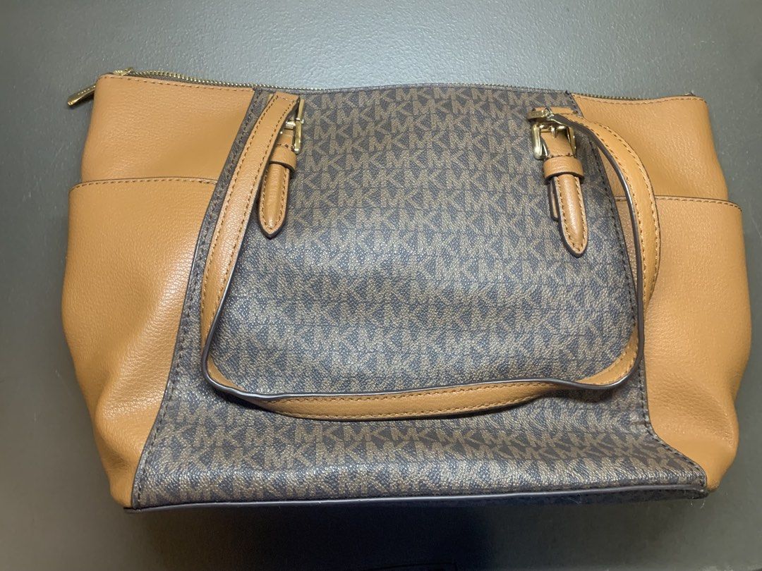 Michael Kors Charlotte Large Tote Bag (Category: Luxury Bags & Wallets) located in Manila. Submitted by blader_k (Listing ID 1452465844, Image 2). Description: Original Price (398 usd) =(24,508php) Selling Price (20,000php negotiable).