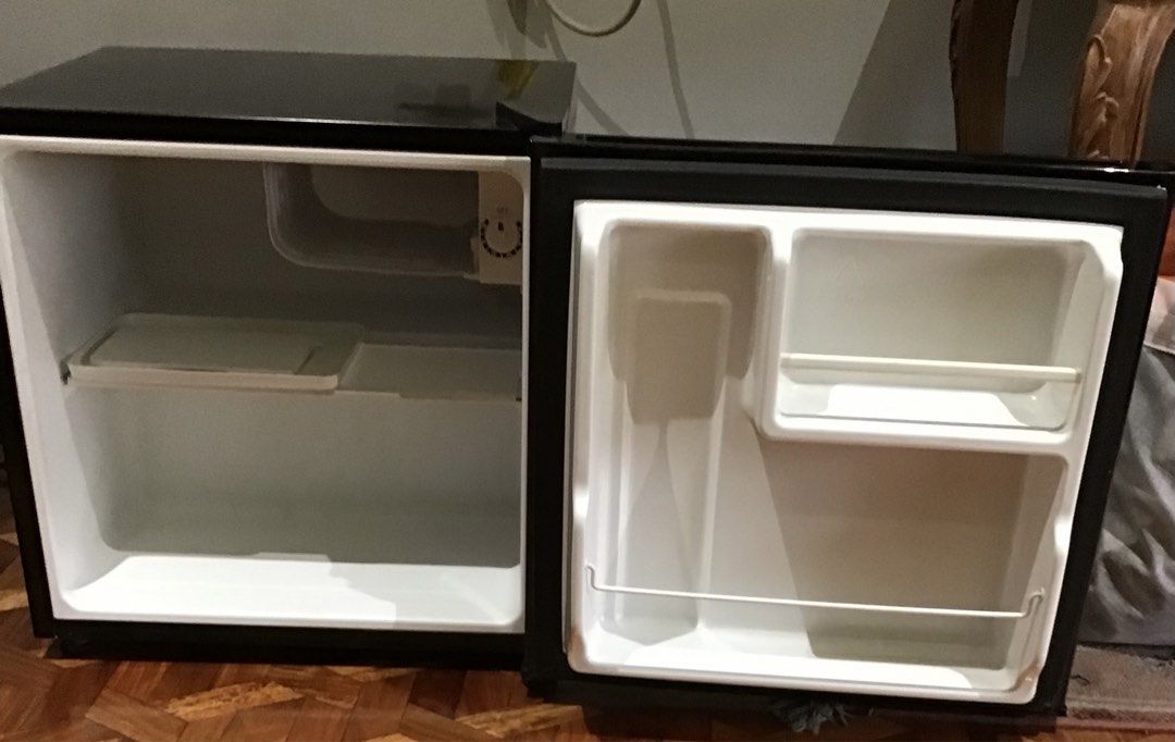 Midea Refrigerator FP-20RSR050LMNV-T1 (Category: Refrigerators and Freezers) located in Quezon City. Submitted by rollingstone03 (Listing ID 1452381198, Image 1). Description: - Midea Mini Refrigerator - Model: FP-20RSR050LMNV-T1 - Capacity: 45 Liters - Color: Black exterior - Condition: Works well - Ideal for: Dorm rooms, small apartments, or any compact space - Reason for selling: Upgraded to a larger refrigerator.