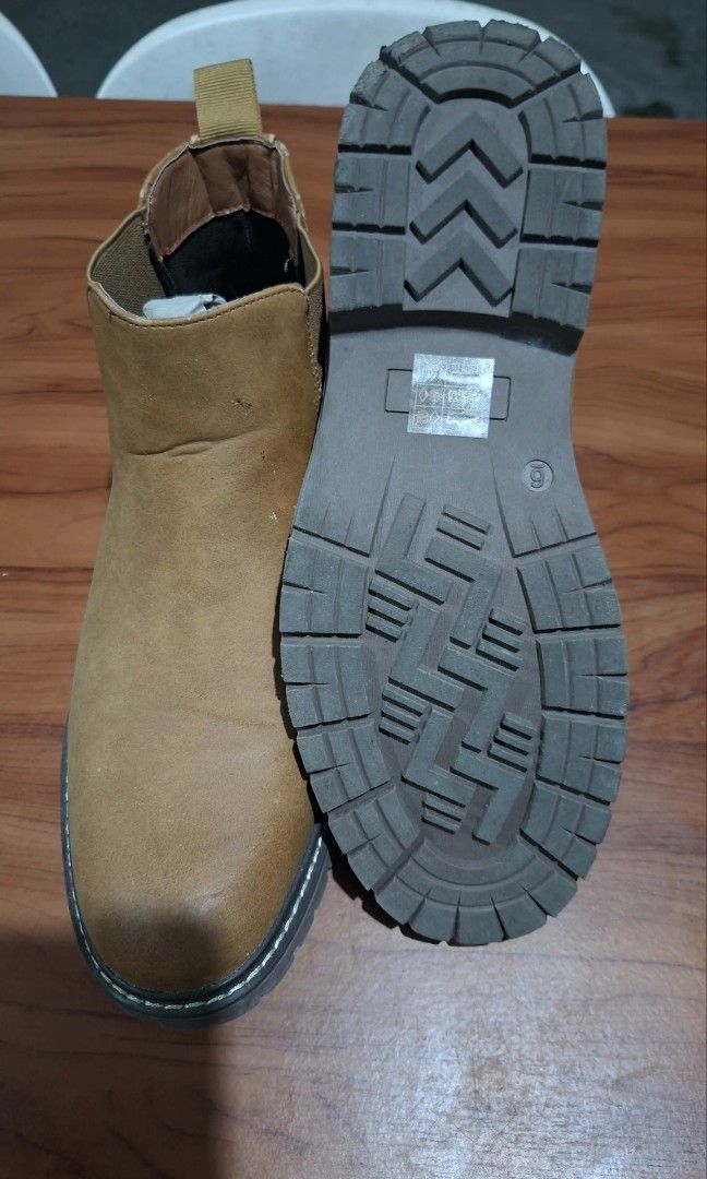 Milanos boots for Men (Category: Boots) located in Noveleta. Submitted by carmelonre67272 (Listing ID 1452463139, Image 2). Description: Milanos Men Shoes/Boots Size: UK 6 RFS: Decluttering May konting flaws but hindi masyadong pansinin Price is still negotiable.
