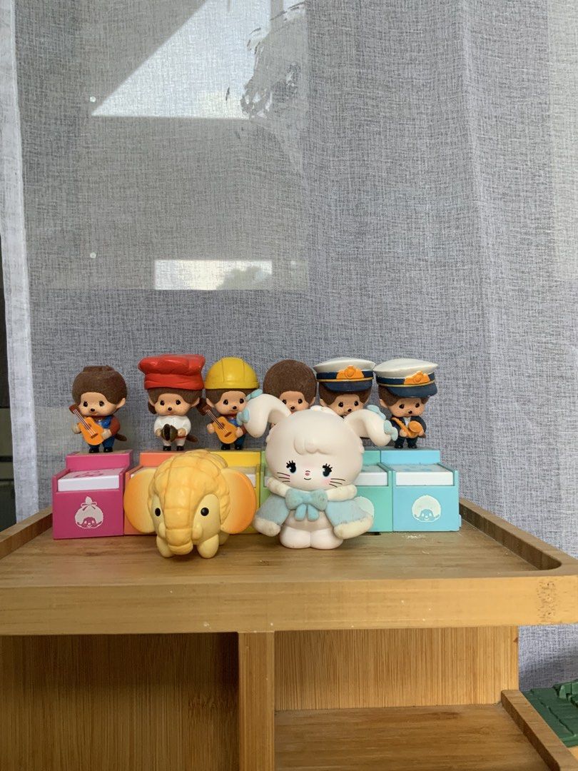 Minifigure bundle trinkets!- negotiable (Category: Designer & Blind Box Toys) located in Quezon City. Submitted by tripletales (Listing ID 1452439934, Image 1). Description: -unsure of name huhu -negotiable! - no box.