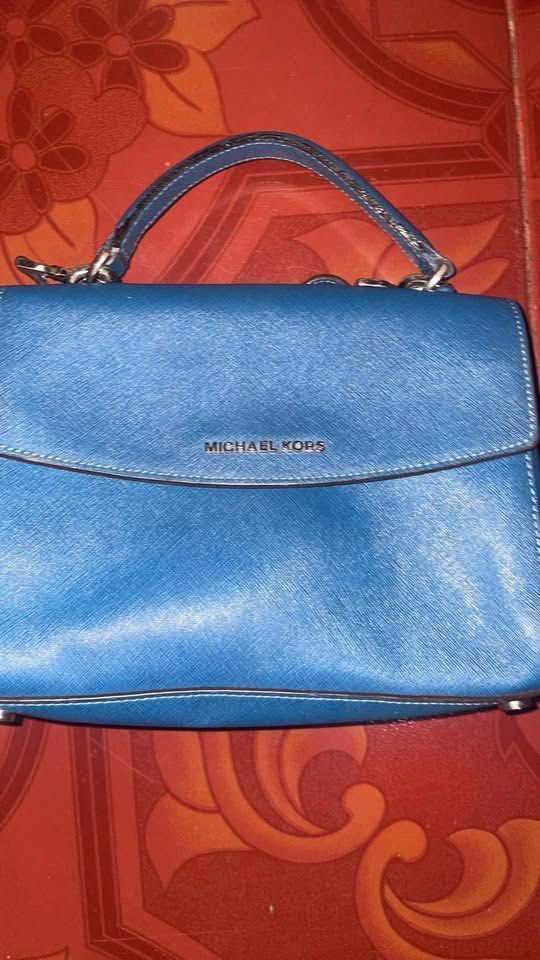 Mk sling bag (Category: Luxury Bags & Wallets) located in Dasmarinas. Submitted by roshei (Listing ID 1452321438, Image 2). Description: .