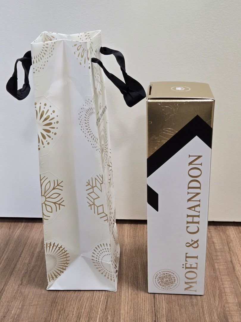 Moet&Chandon Gift Packaging (Category: Art & Prints) located in Kuala Lumpur. Submitted by paulinecassieopeia (Listing ID 1452497708, Image 2). Description: Moet&Chandon champagne gift packaging that's suitable to complete your gifting set, inclusive of champagne box & paper bag and fits 750ml champagne nicely Condition as per shown in pics above .