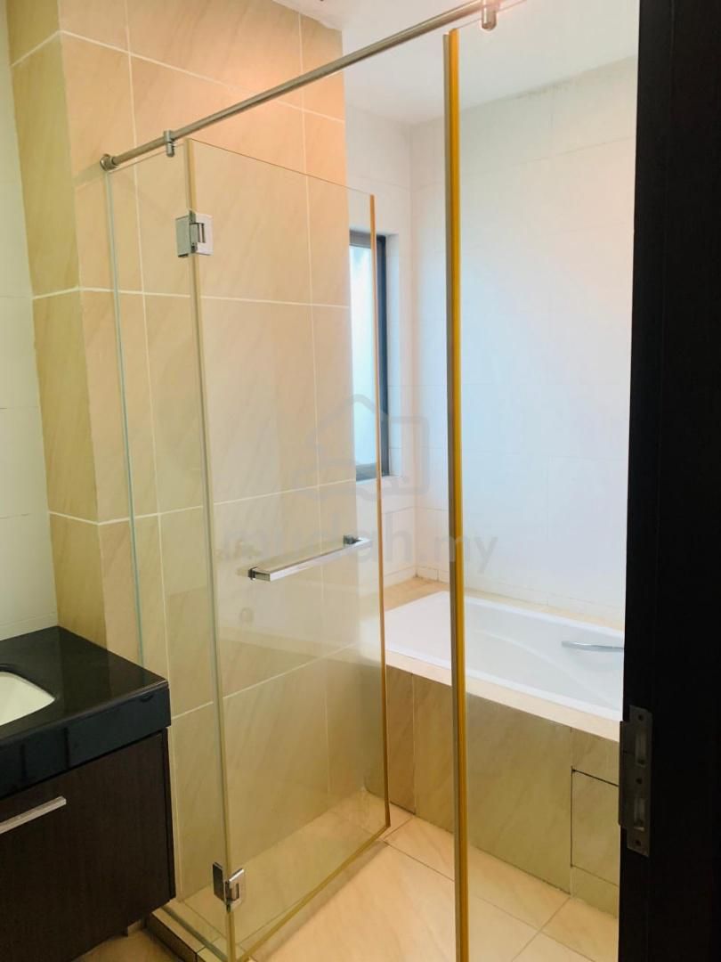 Molek Pine 3 Fully furnished tenanted 2 carpark for Sale (Category: Property For Sale) located in Johor Bahru. Submitted by mudah892749 (Listing ID 1449722700, Image 3). Description: 🏡 FOR SALE｜Molek Pine 3 ✨ High Floor | Fully Furnished | Investment Ready 📍 Molek Pine 3, Johor Bahru ━━━━━━━━━━━━━━━ 🏠 Property Details ▪️ Built Up: 1,704 sqft ▪️ 🛏️ 3+1 Bedrooms ▪️ 🚿 3 Bathrooms ▪️ 📦 1 Store Room ▪️ 🚗 2 Car Parks ▪️ 🌆 High Floor ▪️ 🪑 Fully