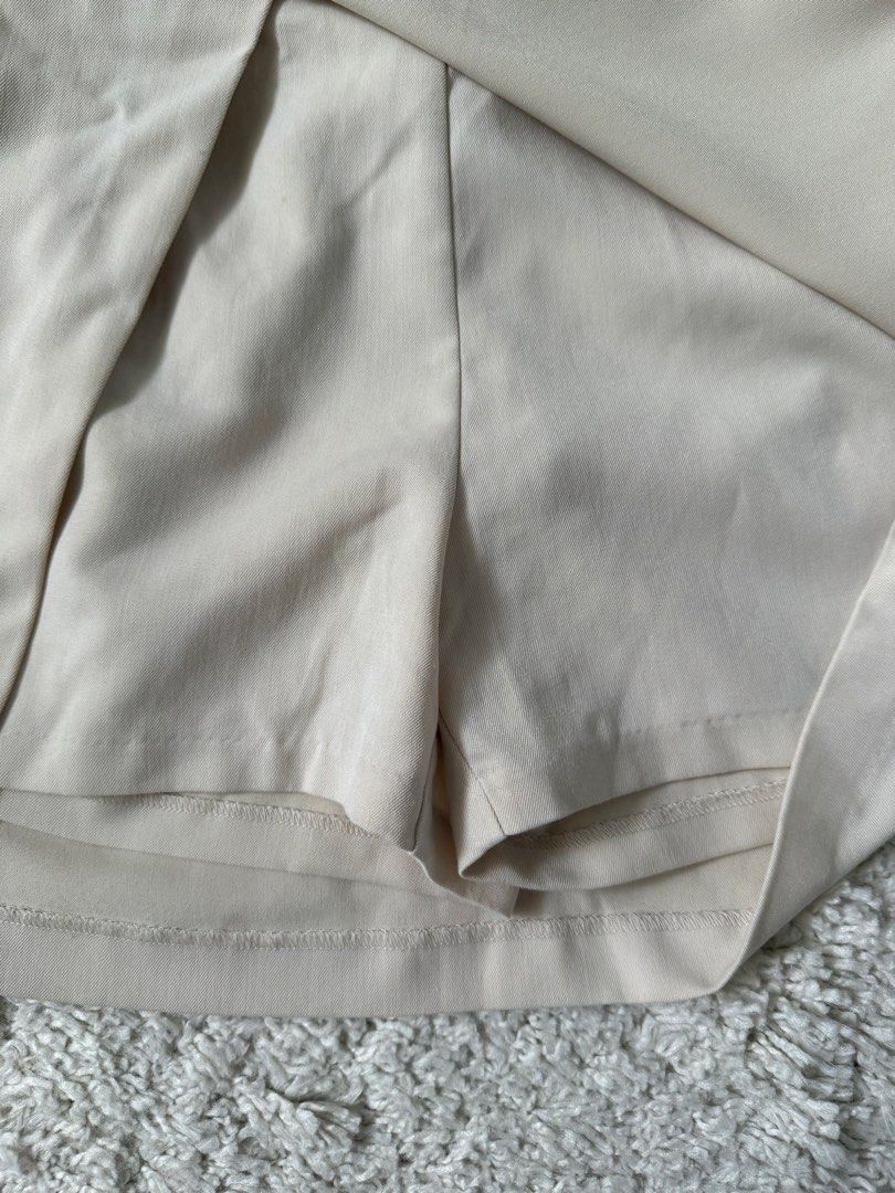 MONKI Beige Skort (Category: Skirts) located in Bacoor. Submitted by shop.jinji (Listing ID 1452321268, Image 3). Description: Brand: MONKI Fits S-M , Size 34 RFS: Big on me MOP: GCash.