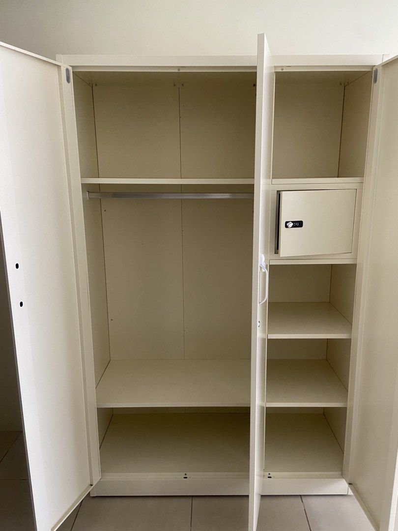 MOVE OUT SALE!!!! (Category: TV) located in Quezon City. Submitted by saintmarkkk (Listing ID 1452343716, Image 2). Description: move out sale: (all items are barely used for just 2mos and nastock nalang kaya need na ibenta) (all items are new and just bought last Feb - wala lang tao sa unit kaya di nagagamit) ALL ARE NO ISSUE Panasonic no frost 5’5ft ref - 20k only Devant 50 inch smart tv with voice assistant/ cursor remote control - 20k only *i