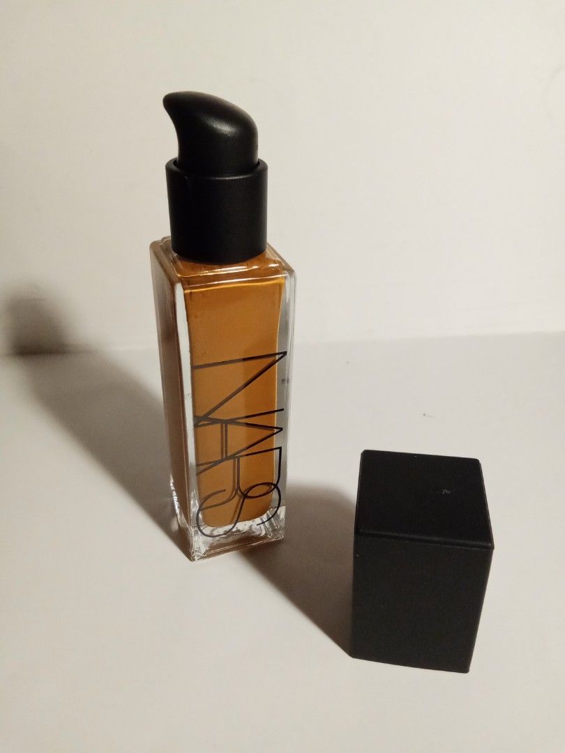 NARS Natural Radiant Longwear Foundation (Macao) (Category: Makeup) located in Silang. Submitted by clementinelovestodeclutter (Listing ID 1452494423, Image 2). Description: Auth NARS Natural Radiant Longwear Foundation Shade: Macao Bnew, unused. No box included.