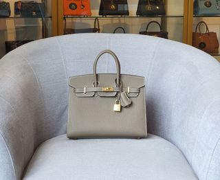 (Category: ) located in . Submitted by luxurydesignerbrands (Listing ID 1452365606, Image 1). Description: .