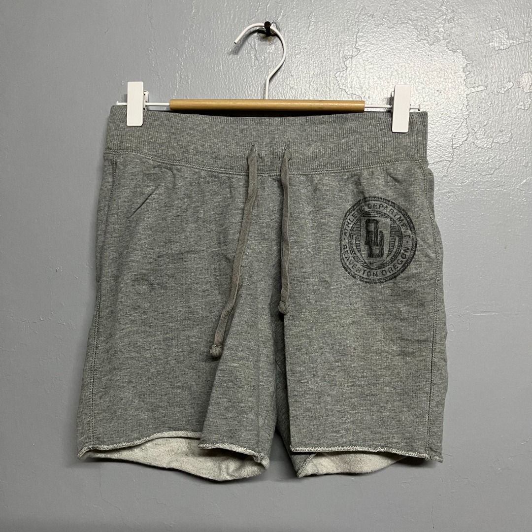 Nike Gray Sweat short (Category: Shorts) located in Manila. Submitted by yyyyyyves (Listing ID 1452406735, Image 1). Description: Nike Gray Sweat short Size M on tag 28-29 length 14 great condition, need wash only.