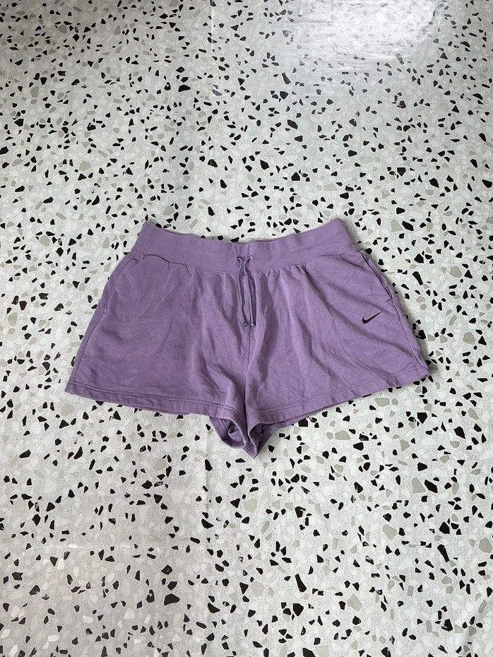 Nike Short Shorts Lilac Purple (Category: Activewear) located in Binan City. Submitted by findnavi (Listing ID 1452381116, Image 1). Description: 3X 40x17 Good Condition.