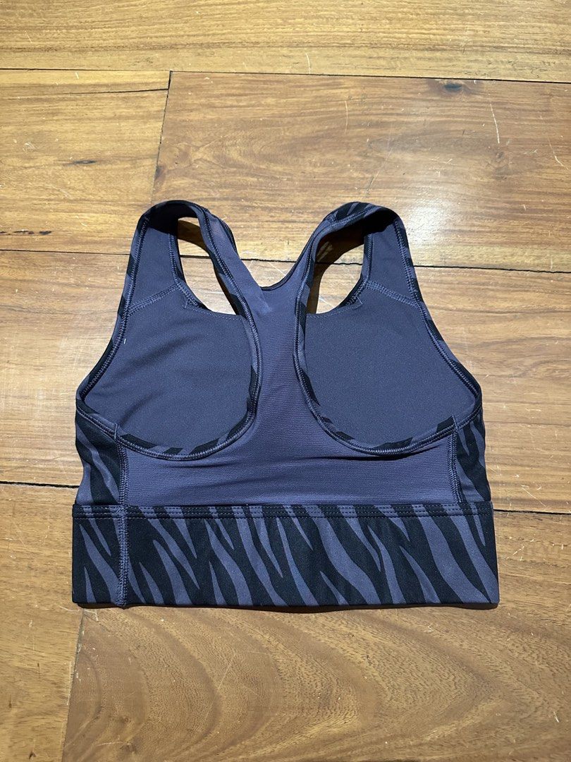 Nike Sports Bra (Category: Activewear) located in Makati City. Submitted by _scloset (Listing ID 1452410512, Image 2). Description: Nike Sports Bra Size S but fits like XS Shipping fee shouldered by the buyer.