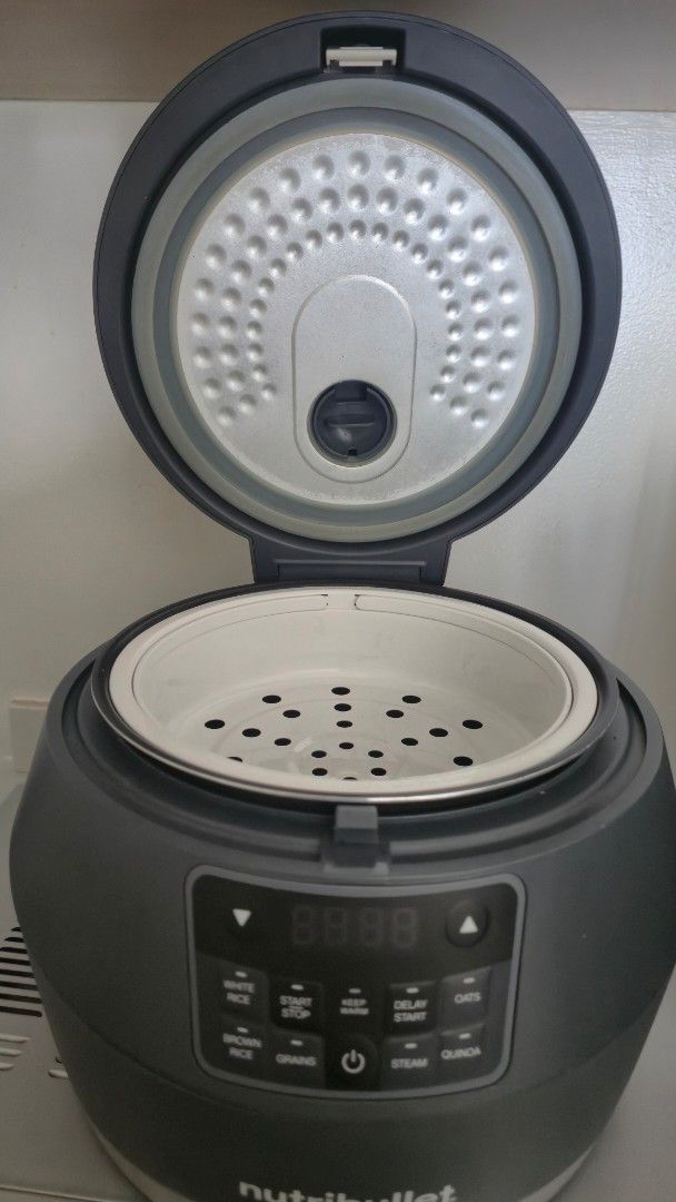 Nutribullet Rice cooker (Category: Cookers) located in Dasmarinas. Submitted by bzbeezcar0u5el1 (Listing ID 1452349703, Image 3). Description: Nutribullet Rice Cooker with Steamer -cooks white rice, brown rice, quinoa, grains -steam vegetables while cooking rice barely used.