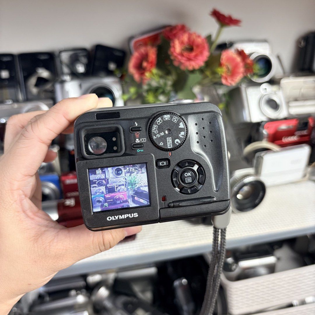 Olympus CAMEDIA C-40 Zoom Digital Camera (Category: Cameras) located in Paranaque City. Submitted by digicamera_zone_ph (Listing ID 1452485893, Image 3). Description: 📸 Olympus CAMEDIA C-40 Zoom ✨ Classic CCD Digital Camera | Vintage Digicam Specifications: •4.0MP CCD Sensor •Olympus 2.8× Optical Zoom Lens (35–98mm equivalent) •Aperture: f/2.8–f/4.8 •1.5” LCD Display •Manual Exposure Modes (Program, Aperture Priority, •Shutter Priority & Manual)