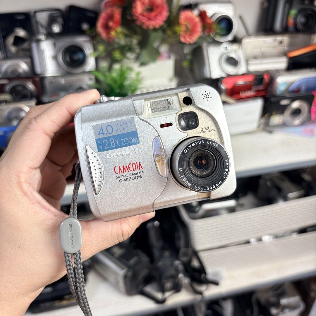 Olympus CAMEDIA C-40 Zoom Digital Camera (Category: Cameras) located in Paranaque City. Submitted by digicamera_zone_ph (Listing ID 1452485893, Image 1). Description: 📸 Olympus CAMEDIA C-40 Zoom ✨ Classic CCD Digital Camera | Vintage Digicam Specifications: •4.0MP CCD Sensor •Olympus 2.8× Optical Zoom Lens (35–98mm equivalent) •Aperture: f/2.8–f/4.8 •1.5” LCD Display •Manual Exposure Modes (Program, Aperture Priority, •Shutter Priority & Manual)