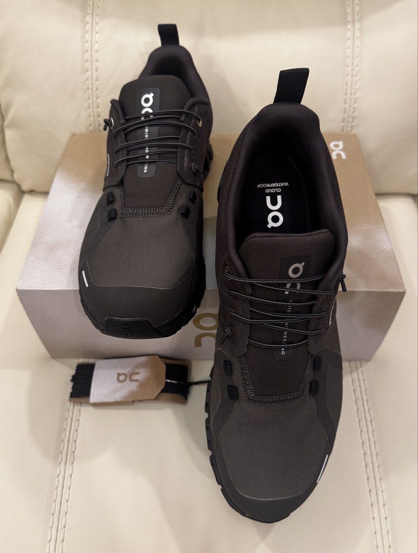 ON CLOUD 6 WATERPROOF (Category: Sneakers) located in Pasay City. Submitted by zette_ (Listing ID 1452503189, Image 1). Description: ‼️ONHAND‼️ Size: US 9 Mens ✔️On Cloud WATERPROOF running shoes - Color: Thorn | Black - Includes original box - Comes with extra laces - Ideal for running in any weather condition - Comfortable and durable design - Ready for your next adventure.