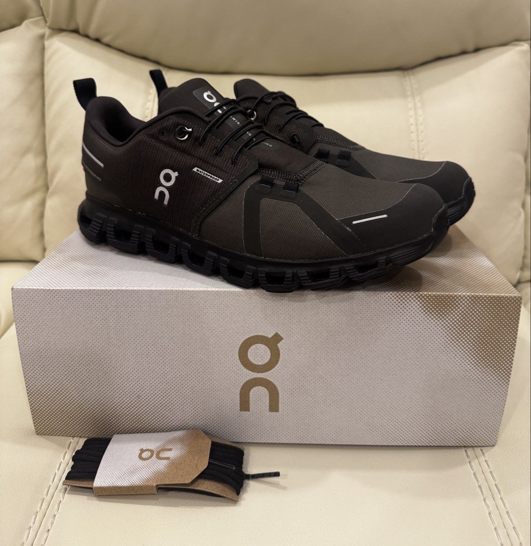 ON CLOUD 6 WATERPROOF (Category: Sneakers) located in Pasay City. Submitted by zette_ (Listing ID 1452503189, Image 3). Description: ‼️ONHAND‼️ Size: US 9 Mens ✔️On Cloud WATERPROOF running shoes - Color: Thorn | Black - Includes original box - Comes with extra laces - Ideal for running in any weather condition - Comfortable and durable design - Ready for your next adventure.