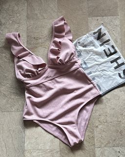 (Category: ) located in . Submitted by caufl.clothes (Listing ID 1452389534, Image 1). Description: .