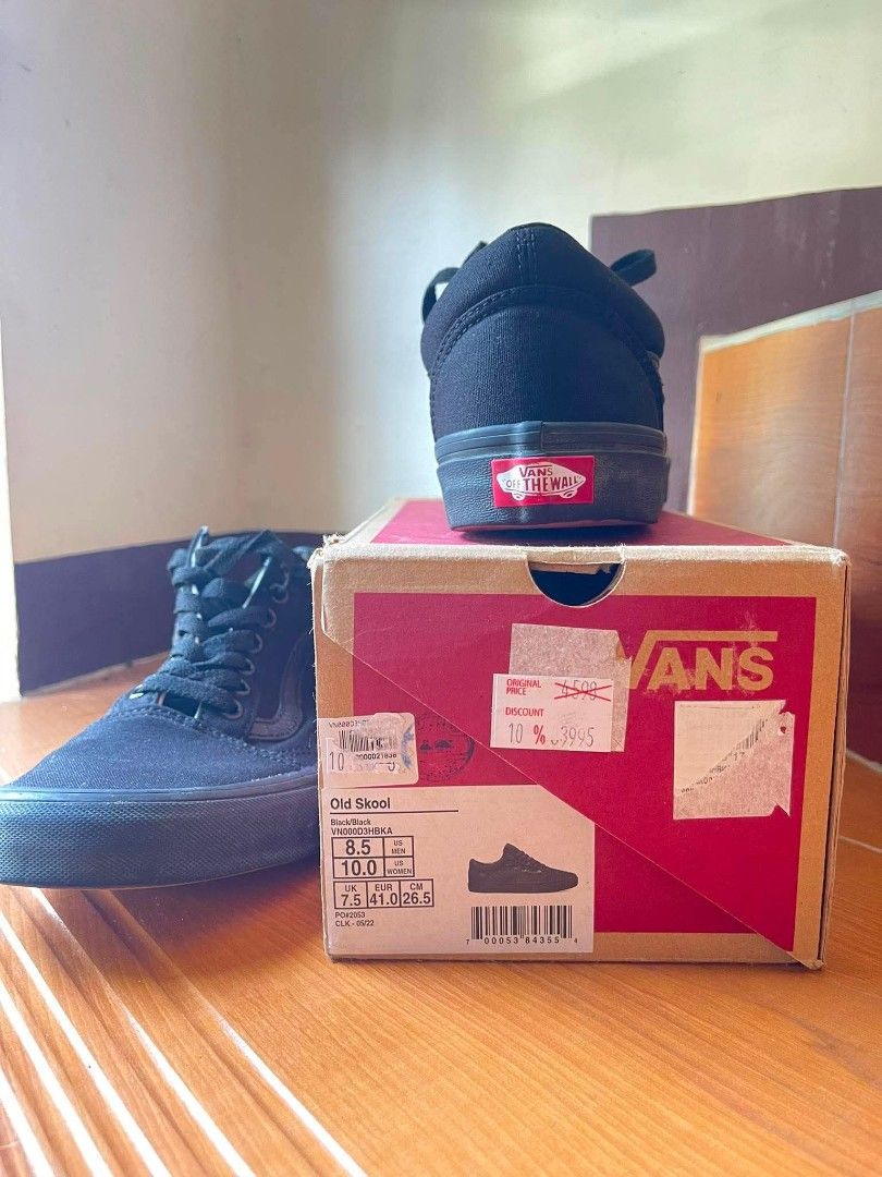 Orig vans for men (Category: Casual Shoes) located in Manila. Submitted by jayjay2809 (Listing ID 1452473760, Image 2). Description: FOR SALE ONLY SIZE 8.5 MENS 1999 NLNG NEGO SA SURE BUYER All black vans Meet up nearby transaction only Lalamove sa malayo payment 1st Sjdm bulacan loc.