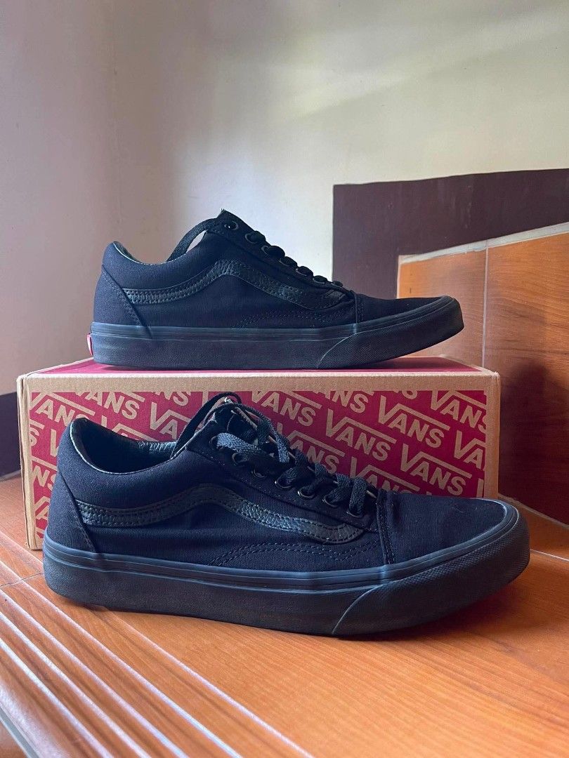 Orig vans for men (Category: Casual Shoes) located in Manila. Submitted by jayjay2809 (Listing ID 1452473760, Image 1). Description: FOR SALE ONLY SIZE 8.5 MENS 1999 NLNG NEGO SA SURE BUYER All black vans Meet up nearby transaction only Lalamove sa malayo payment 1st Sjdm bulacan loc.