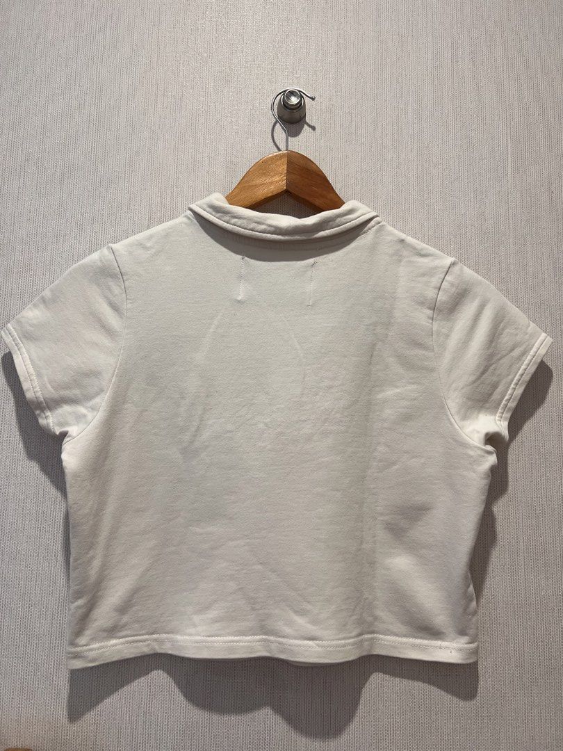 Pacsun x Land Rover White Collared Cropped Top (Category: Others Tops) located in Manila. Submitted by preloved_items122 (Listing ID 1452369366, Image 2). Description: .